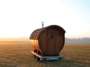 Sauna Vermietung Rein - mobile Fasssauna auf Anhänger mieten