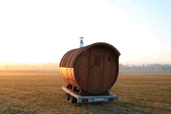 Sauna Vermietung Rein - mobile Fasssauna auf Anhänger mieten