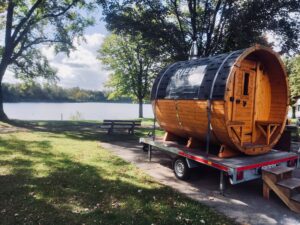 Mobile Sauna mit Panoramafenster Riedsauna für 4 Personen